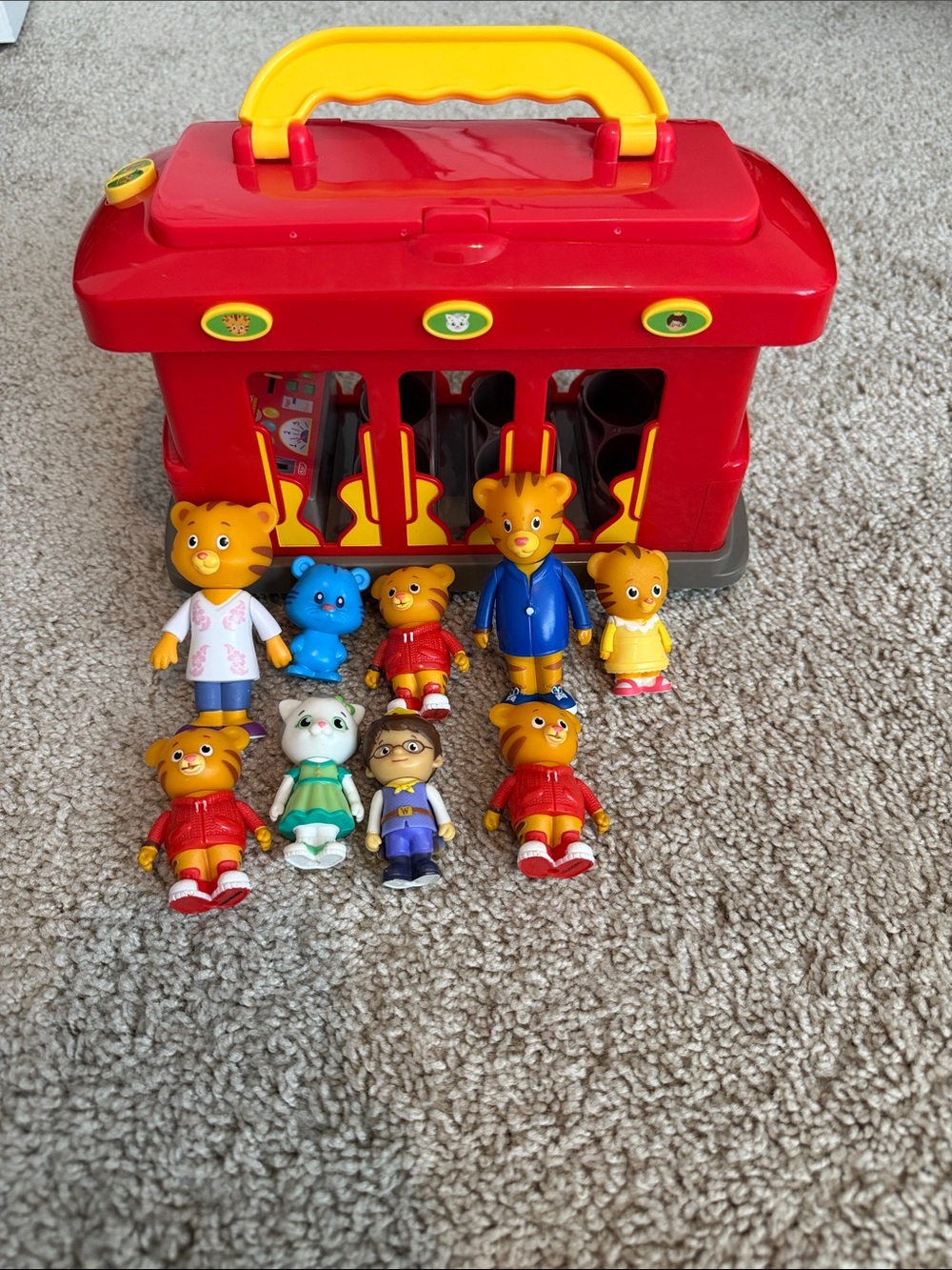 Daniel Tiger Neighborhood Deluxe Electronic Trolley w/ Figures Lights Sounds